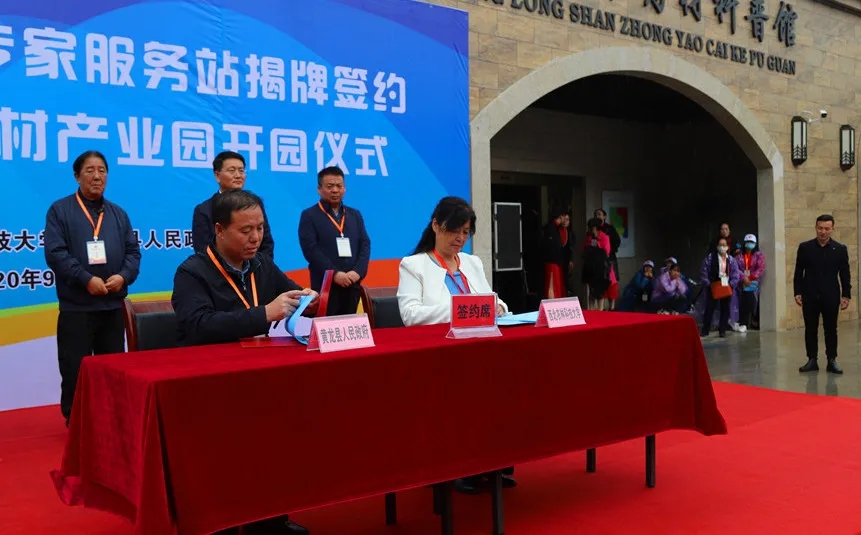 44986ae656c948b585efd9f0edff8e7a.jpg 44986ae656c948b585efd9f0edff8e7a.jpg